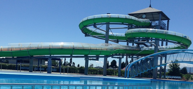 ウォータースライダー