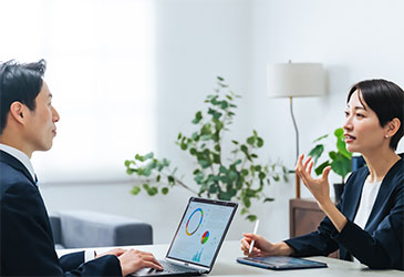 目標制度、1on1コミュニケーション<br />
自己申告書、従業員サーベイ